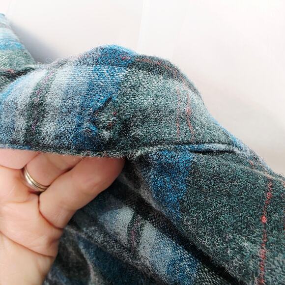 Vintage Pendleton Virgin Wool Men's Flannel Shirt Size M   DAMAGED A FEW HOLES - Picture 4 of 11